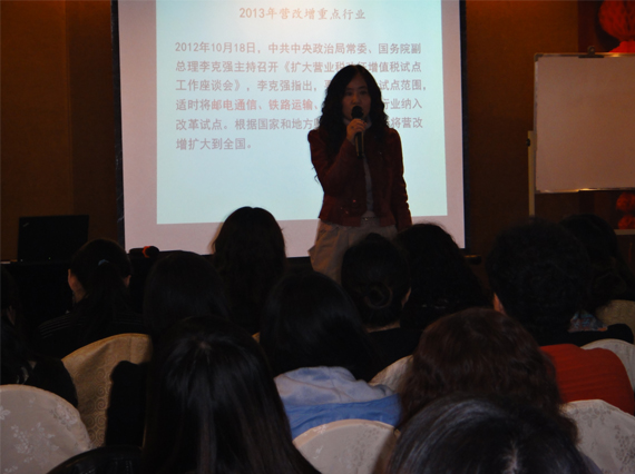 姜奇峰老师为深圳国际货运代理企业讲课