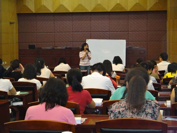姜奇峰老师在广州为货代企业讲课