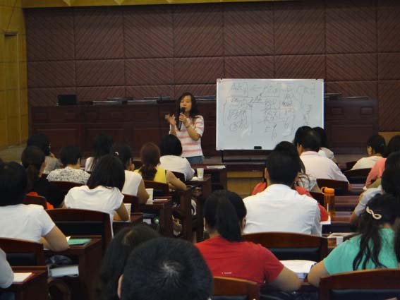 姜奇峰老师在广州为货代企业讲课