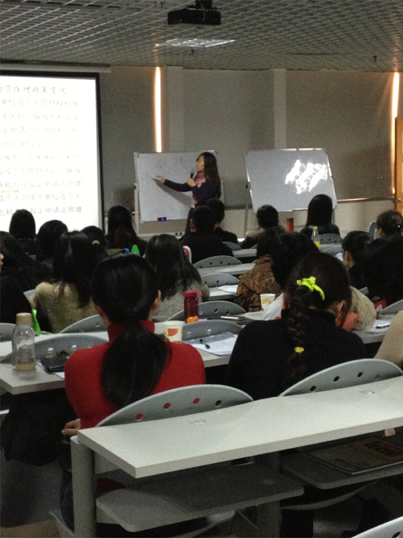姜奇峰老师在广州市国际货运代理协会讲课